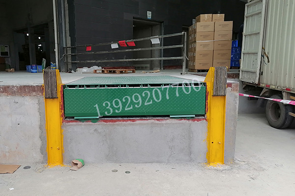 深圳普聯(lián)貨臺(tái)高度調(diào)節(jié)板案例